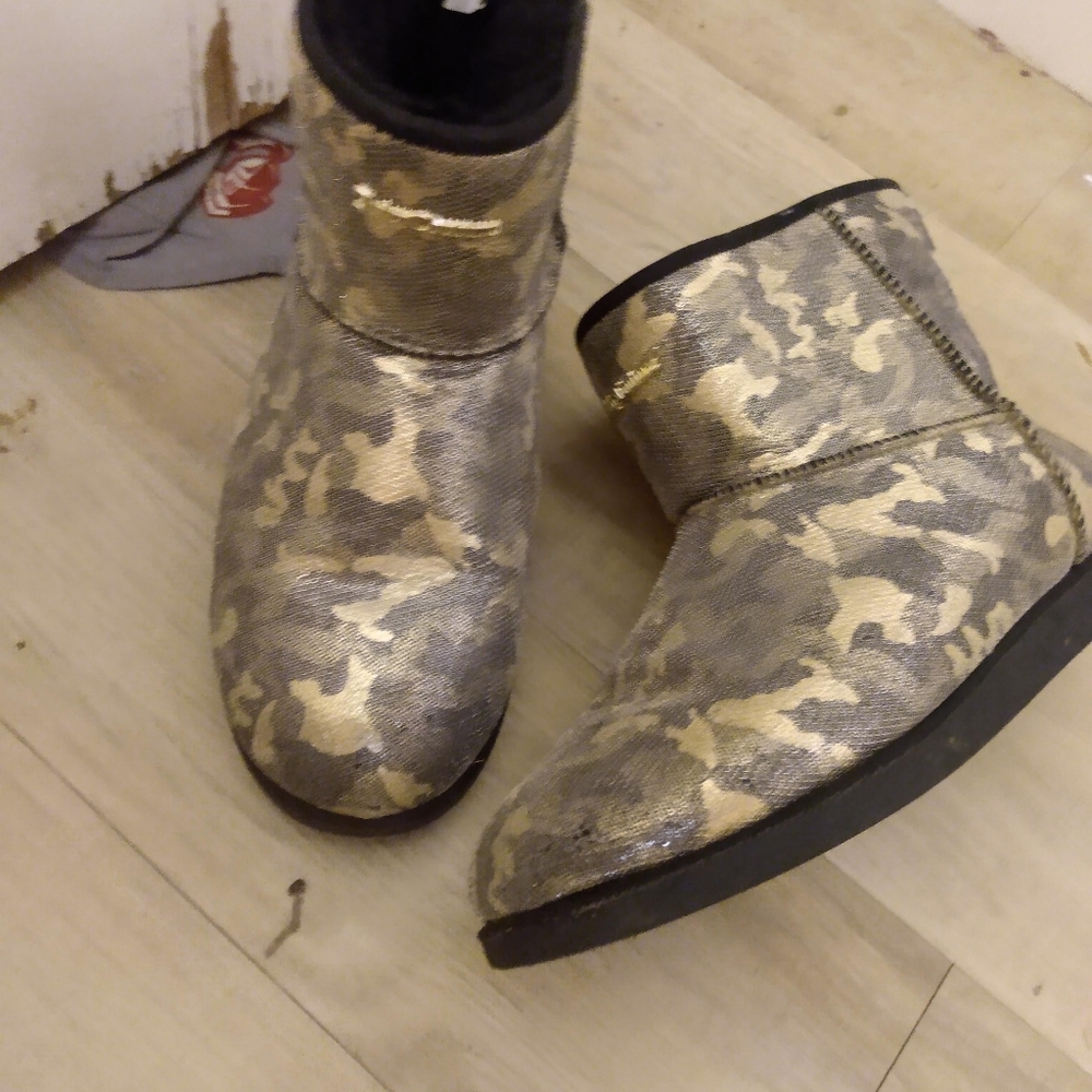 Size 10 women's juicy couture slipper boots